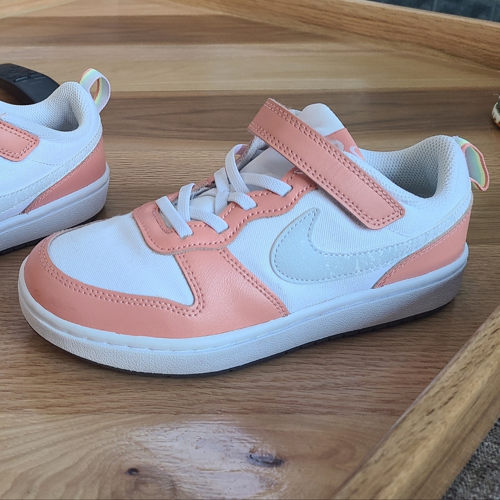 Nike Girls 2.5 nike velcro no tie shoe